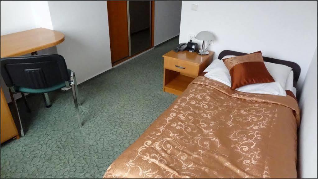 Hotel Promenada Biznes & Wypoczynek Радом Экстерьер фото